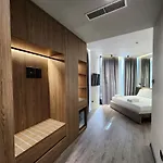 Charm 4*